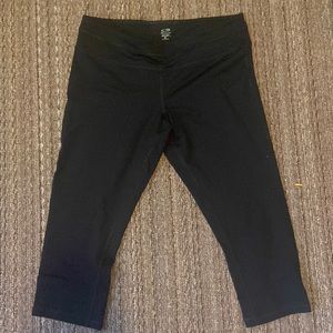 Black capris leggings